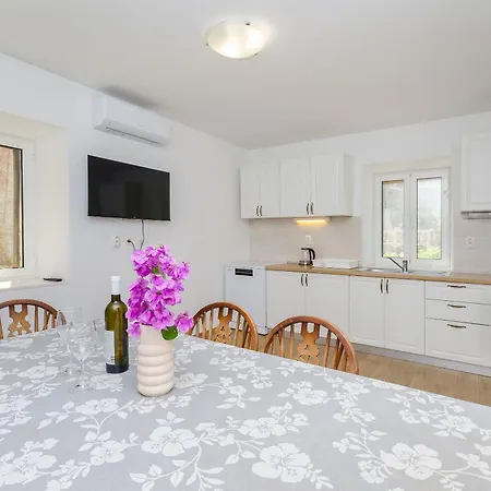 House Mateljan Poljica (Hvar)